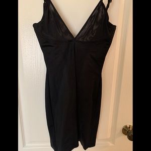 Contour slip Victoria’s Secret black medium